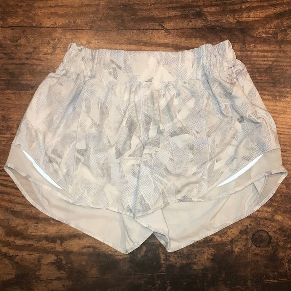 lululemon athletica Pants - Lululemon Hotty Hot Short II  Long 4"